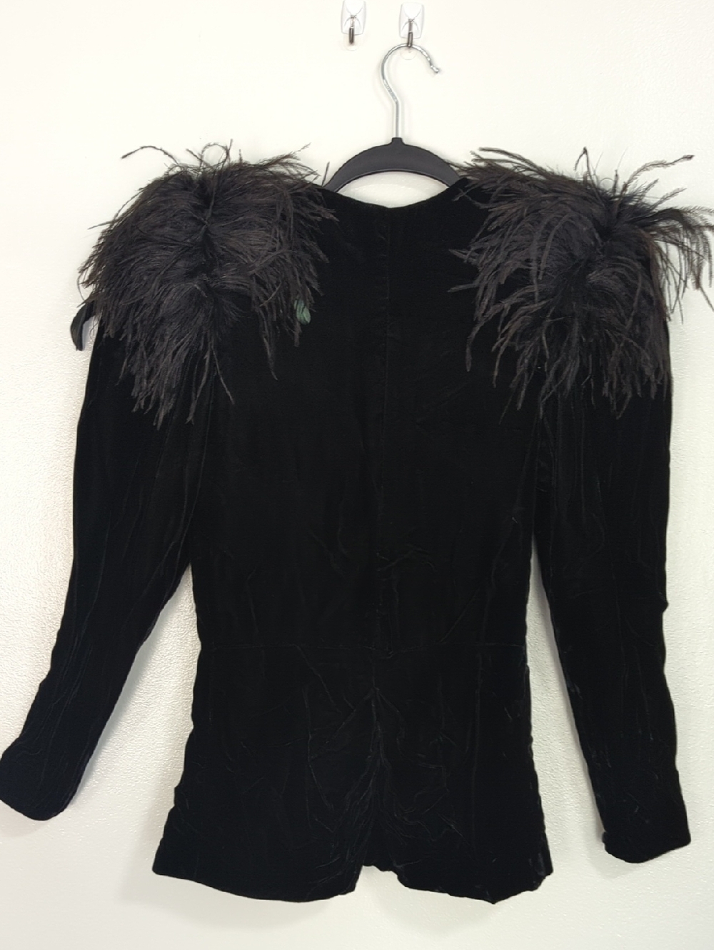 Vintage b.b. collections Dramatic Black Velvet & Ostrich Feather Jacket Size 6 - Picture 7 of 10